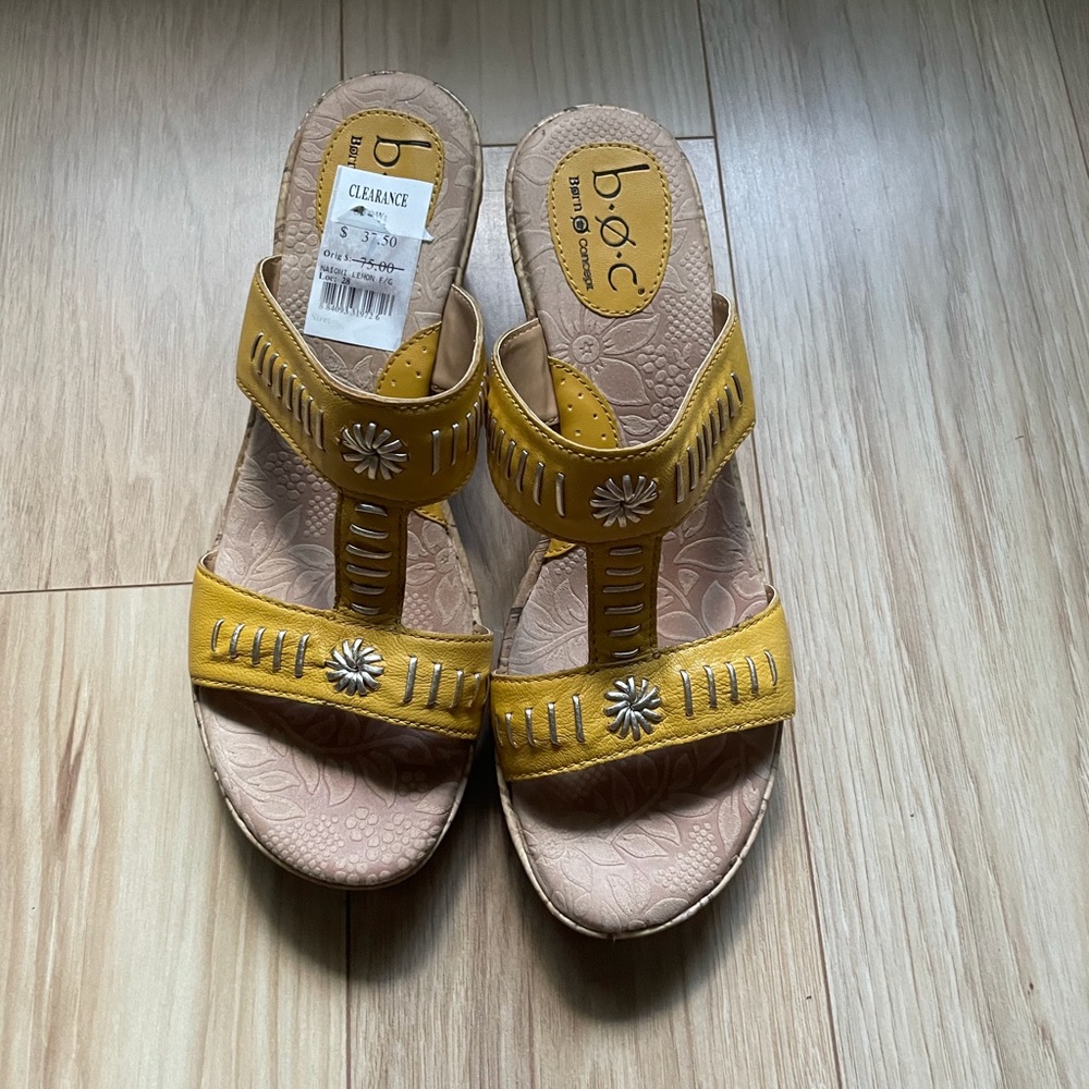 Born by b.o.c size 10 yellow sandals